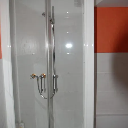 Kegel Tanz Palast בית הארחה 3*